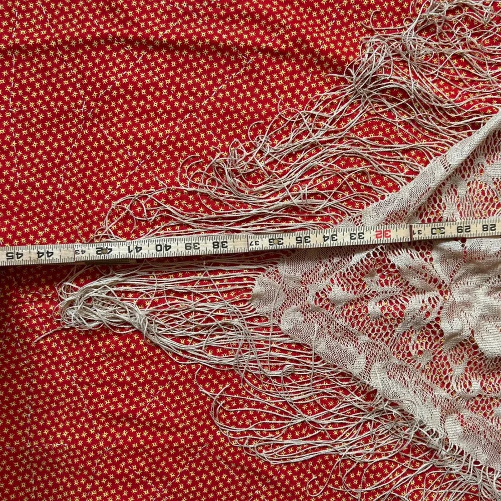 Vintage 70s Cream Floral Lace Triangle Shawl Fringe Wrap Scarf Coquette Twee